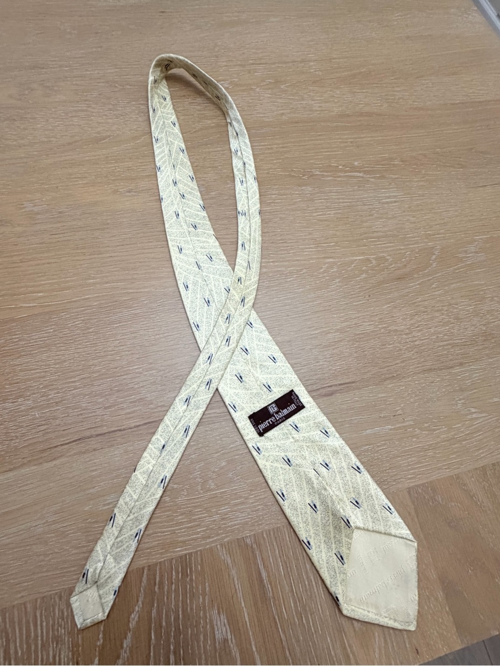 Pierre Balmain Pale Yellow Tie with Navy Accents - Picture 5 of 5